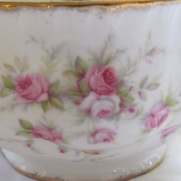 Paragon Victoriana Rose Sugar Bowl, Brushed Gold Gilt Trim, Fine China D111 - Picture 2 of 5